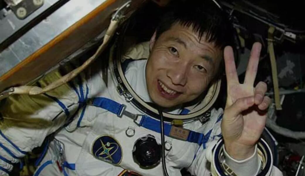 杨利伟在什么时候第一次上太空?