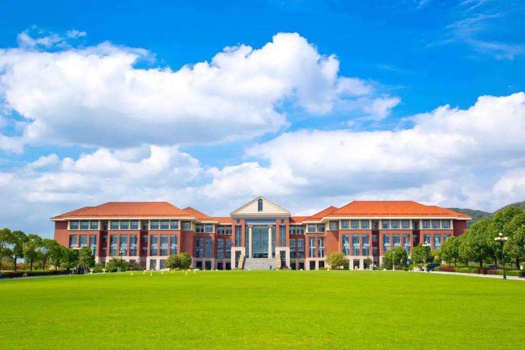 中国传媒大学南广学院是几本？