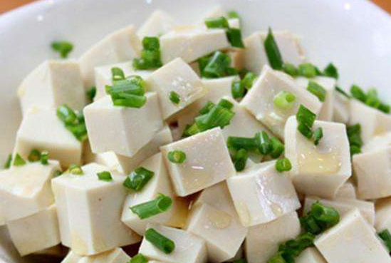 “小葱拌豆腐，一清二白”说的是什么意思？