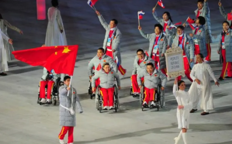 中国冬季残疾人体育代表团第一次征战冬残奥会是哪年？