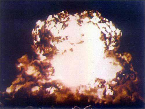 第一颗原子爆炸成功是哪一年？