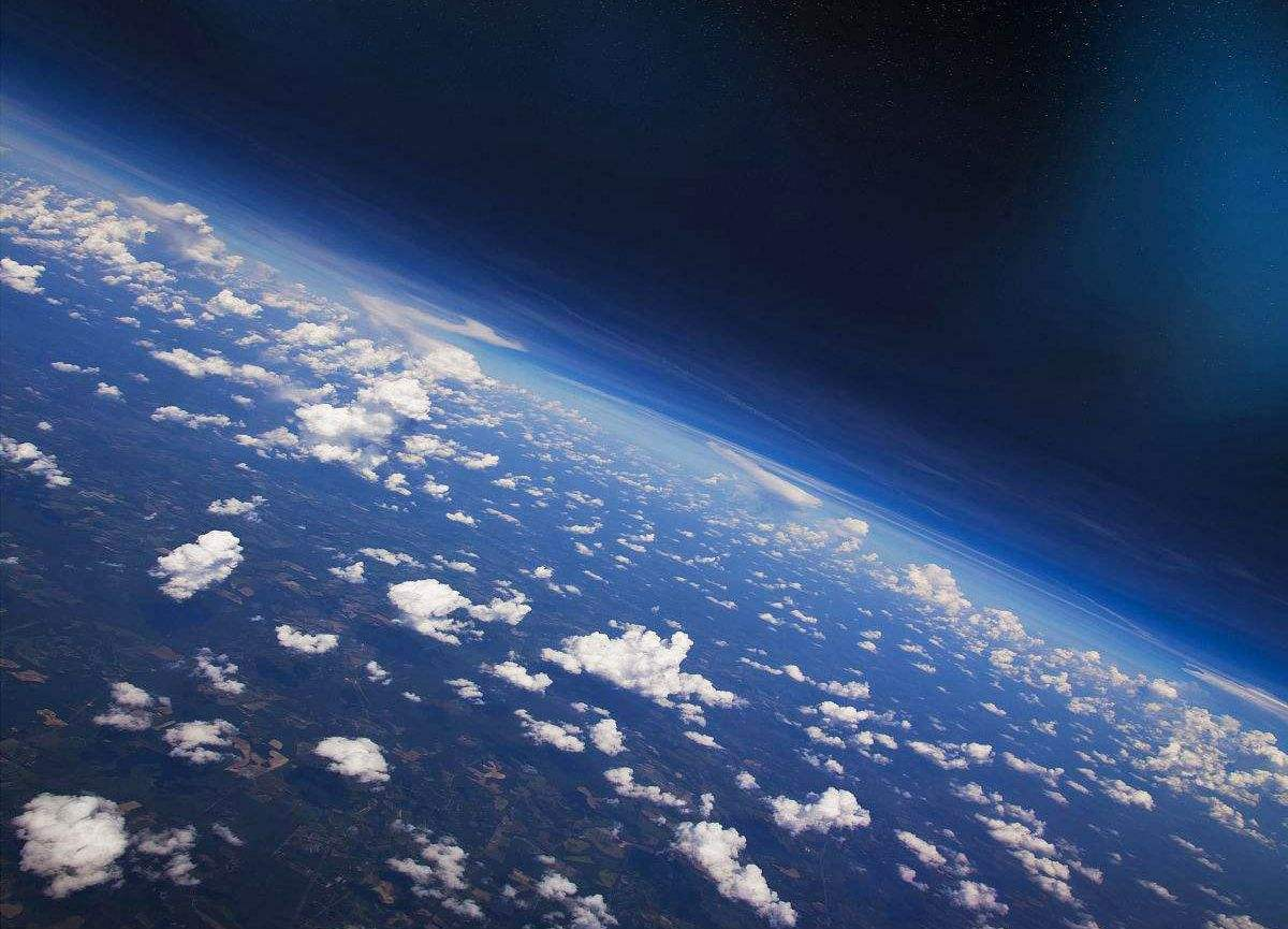 地球的大气层究竟有多厚？