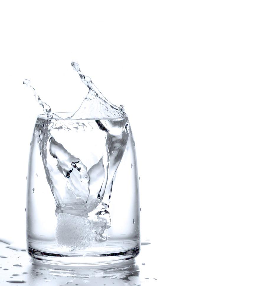 正常人一天喝多少水？