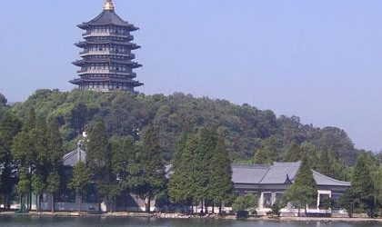 为什么雷峰塔在杭州 而金山寺在镇江