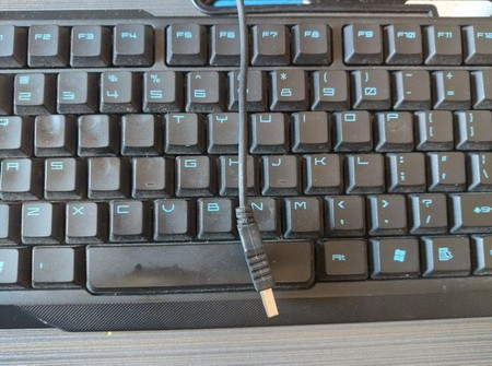 笔记本电脑可以外接键盘吗？