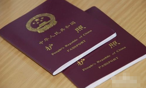外国人在中国坐飞机拿什么证件？