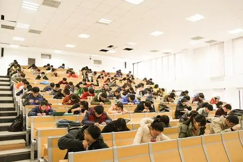 哈尔滨工程大学一班级本科毕业后全班接着当研究生同学，这一现象说明什么？