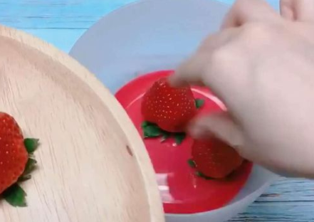 草莓怎么清洗才能干净