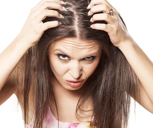 掉头发是什么原因造成的呢？