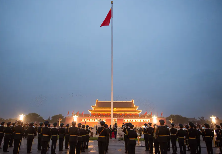 北京每天几点升国旗时间表