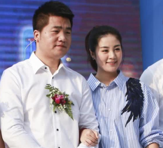 网传“王小蒙”老公已入狱，妻子帮还55万罚款，该消息是否属实？