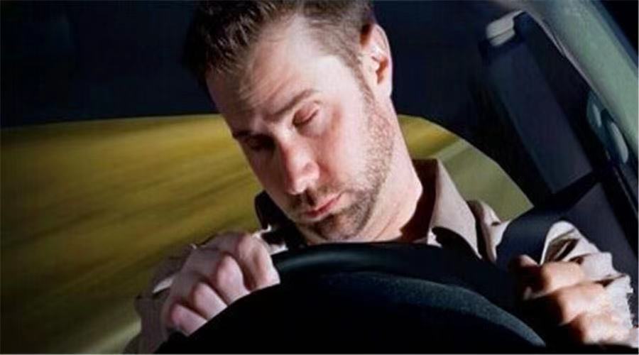 司机出现幻觉致40秒6连撞，司机为何会突然出现这种情况？