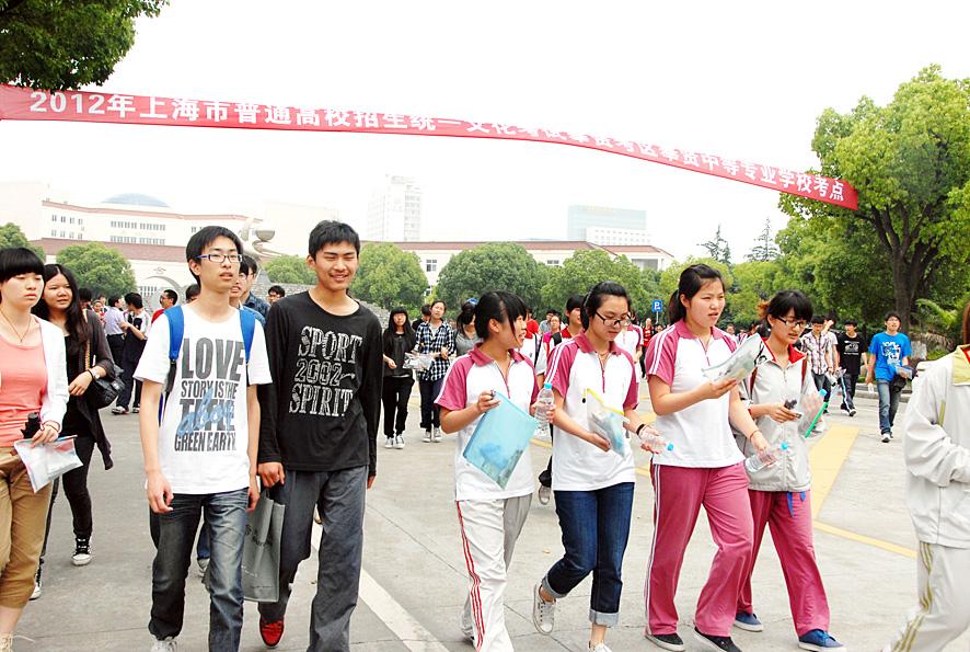 外地户口可以在上海参加中考高考吗？