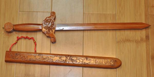 桃木剑是民间传说中的绝佳辟邪之物，桃木剑为何能辟邪？