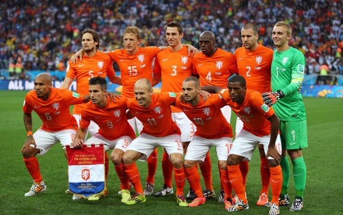 荷兰足球为什么会被称为无冕之王？