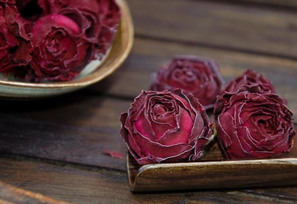 墨红玫瑰花和普通玫瑰花作用区别是什么？