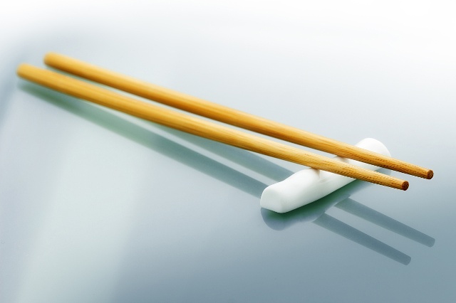 DG辱华视频“筷子吃披萨”遭抵制，筷子对中国有何意义？