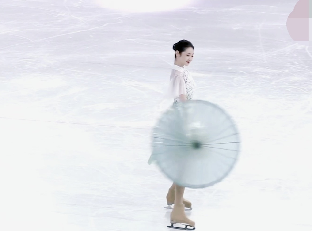 张艺凡在《超新星运动会》跳的中国风冰舞，你觉得怎么样？