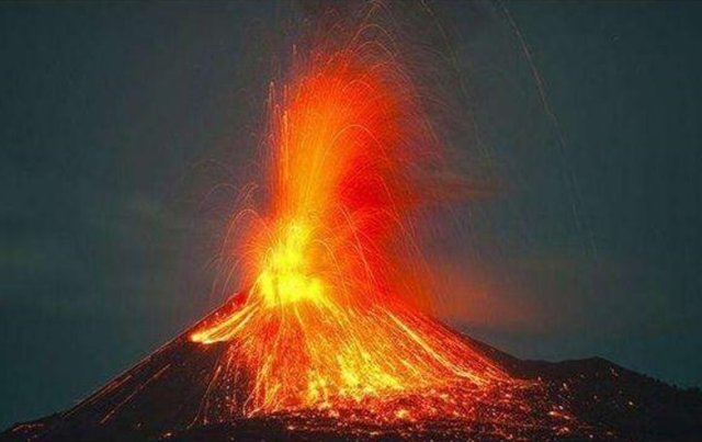 夏威夷火山爆发，地球上大自然的终极破坏王都有什么破坏力？