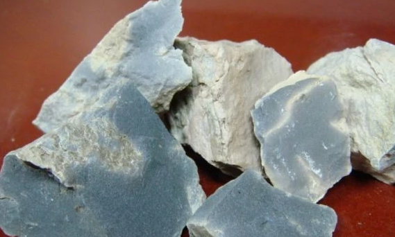 铝矾土和铝土矿的区别，和他们的用处。