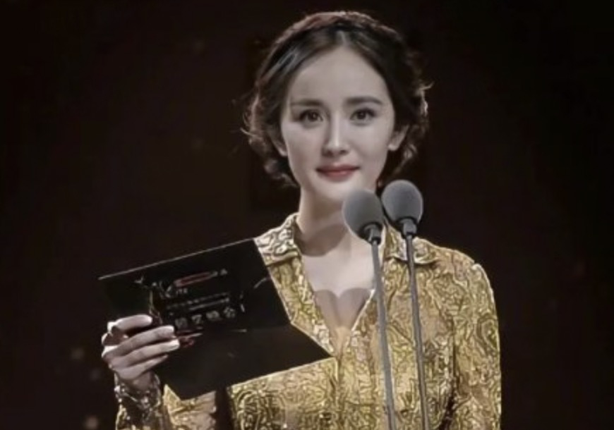 杨幂2014年金鹰节旧照曝光，如何评价她当时的造型？