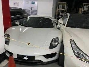 上海一车库发生天价车祸损失或千万，这个损失由谁来承担？