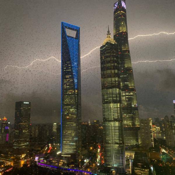 上海东方明珠塔有安装避雷针吗？它是否真的被雷击中了？