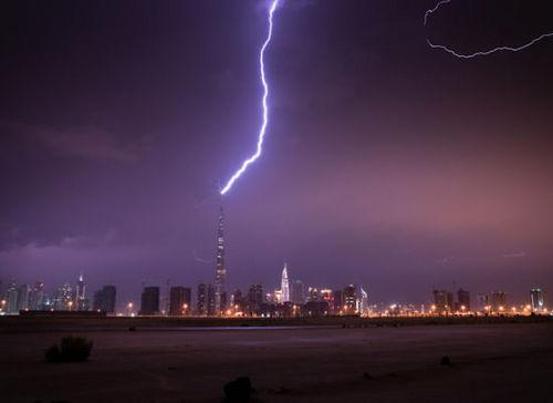 雷电击中广州塔瞬间被拍，这样的场景有多震撼？