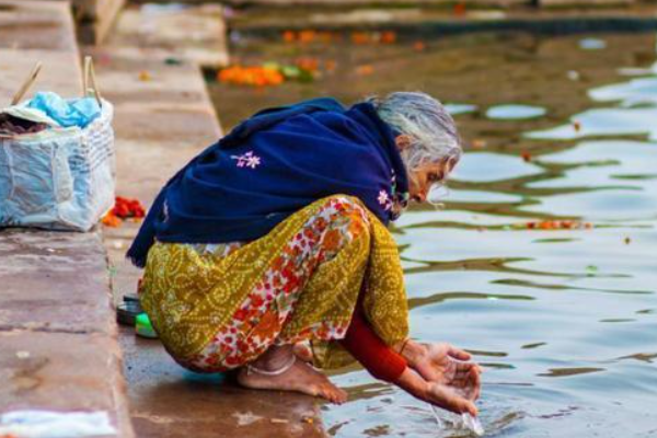 印度超两百万人聚集恒河沐浴，印度的恒河卫生吗？