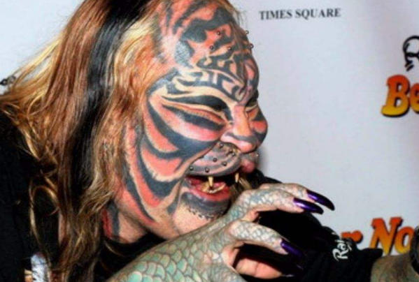12年前，那个把脸整容成老虎的阿夫纳，现在他怎么样了？