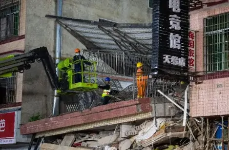 山西晋中一建材公司发生坍塌事故致7人被困，现场情况如何？