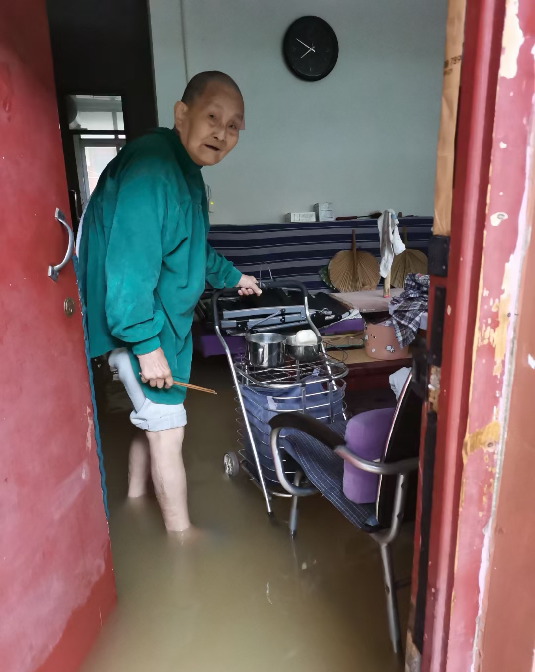 河南一养老院遭河水倒灌，126名老人需要米面油等物资，目前情况如何？