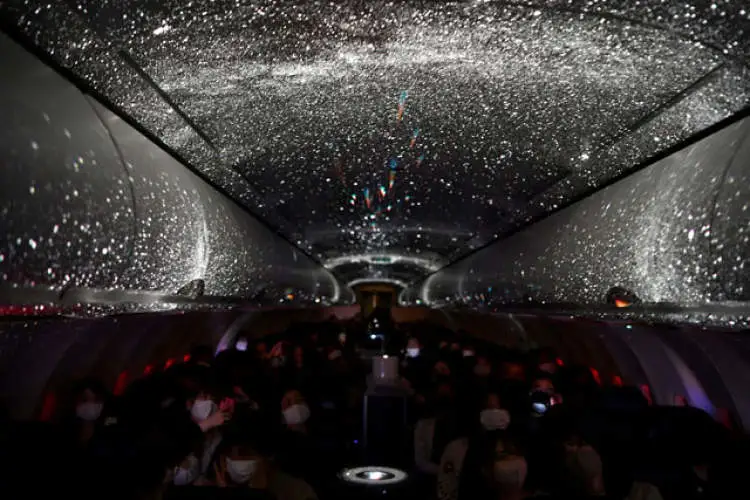 日本航空公司推出赏星航班，乘客可以怎样看到满天星辰？