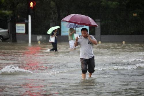 广东韶关特大暴雨：航拍画面中洪水汹涌，当地的灾情有多严峻？