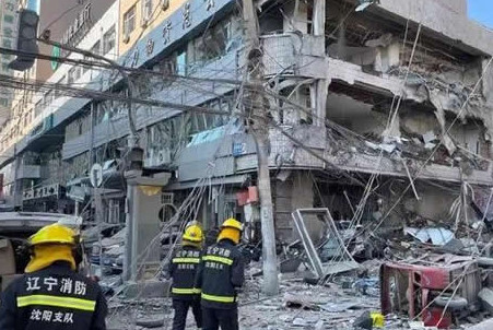 沈阳一饭店燃气爆炸致使半条街成废墟，此次事故造成了多少人员伤亡？