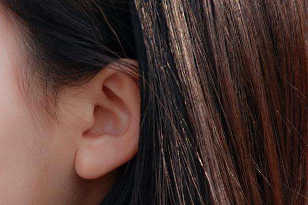 耳尖放血疗法，会给身体带来哪些好处，操作时一定要注意？
