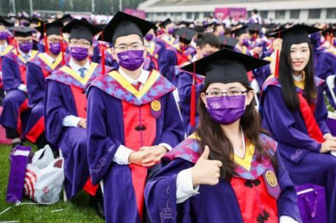 清华大学举行2021年研究生毕业典礼，现场是什么样的？
