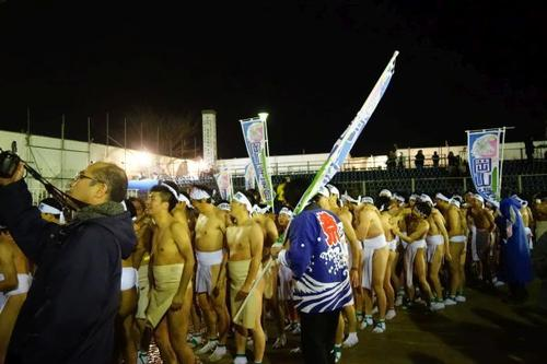 日本万人裸祭引发疫情担忧，日本人的防患意识如何？