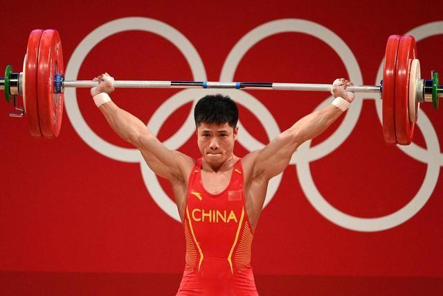 金鸡独立！李发彬61公斤级举重夺金，他一直坚持要放开吃放开练的原则吗？