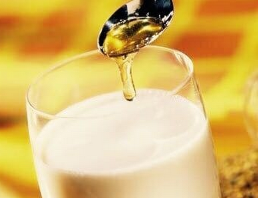 纯牛奶加蜂蜜能够一起喝吗？