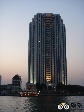 曼谷半岛酒店和希尔顿酒店哪个好?