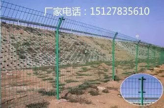 绿色铁丝网围栏多少钱一平米？我想用来做围挡 就是高速上用的那种