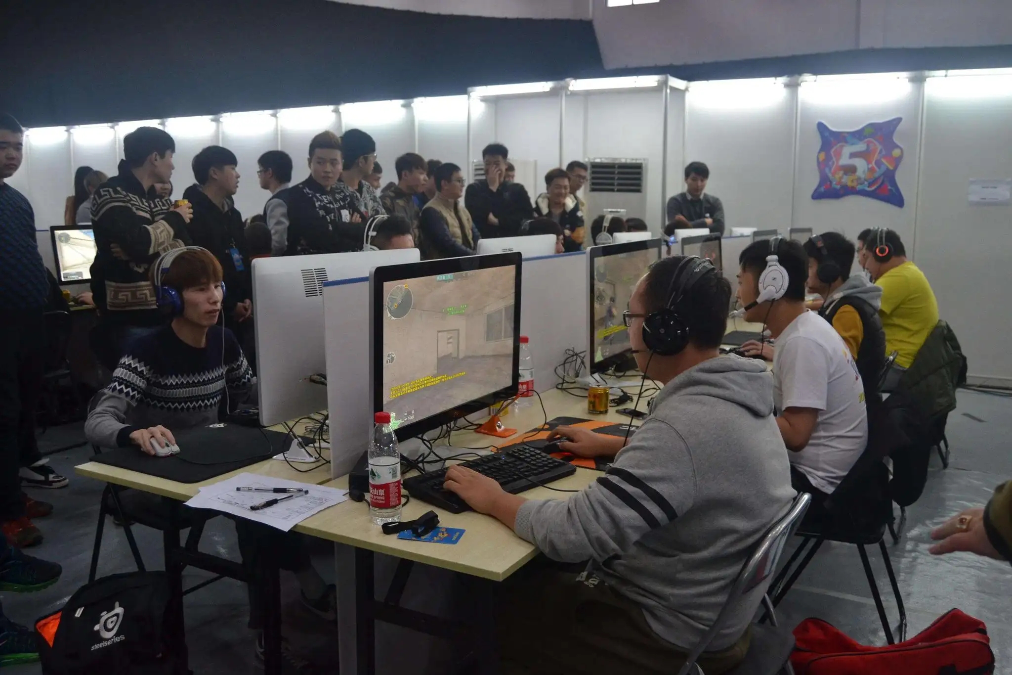 广州32人滞留网吧9天，免费上网100多小时，被隔离在网吧是什么体验？