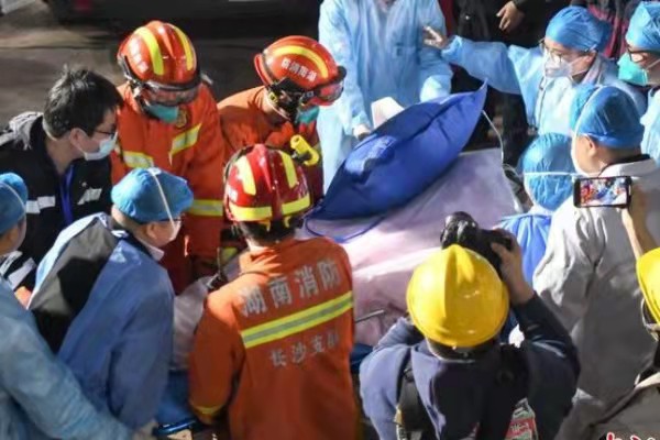 媒体称长沙居民自建房倒塌事故已致2人遇难，事件后续该如何处理？