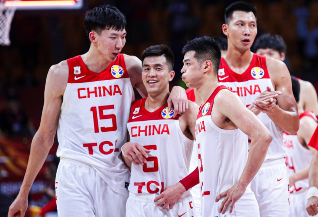 男篮三大新星，王哲林国家队最高得分18分，那郭艾伦和周琦是多少分？