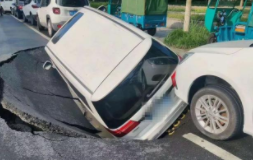 山西一停车场突发塌陷，多辆汽车掉入坑中，谁该为造成的损失负责？