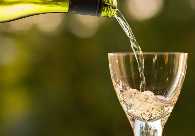 红葡萄酒和白葡萄酒的区别是什么？