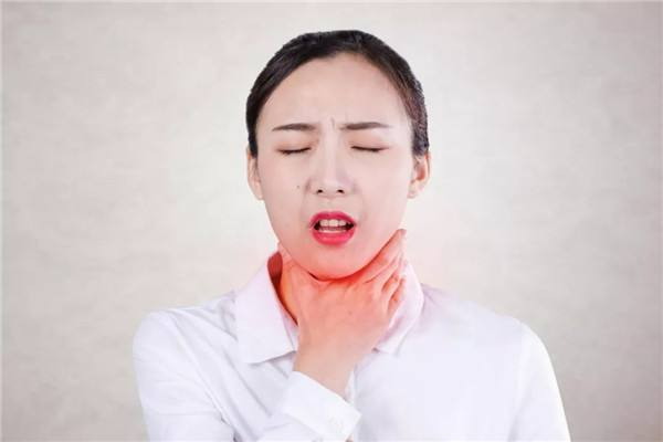 喉咙里老感觉有东西堵着是怎么回事？？