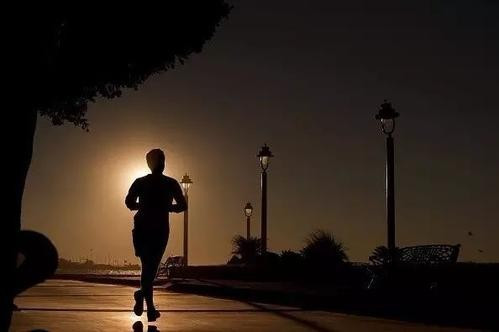 傍晚锻炼结束与睡觉的间隔时间要在多少时间以上，否则，会影响夜间的休息
