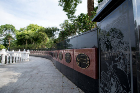 家在浦东，怎么去上海永福园陵墓地啊？